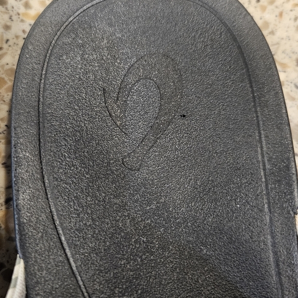 Olukai Ho'Pio SZ 7/37 Island Inspired Comfort Thong Beach Supportive Sandal - Picture 4 of 8